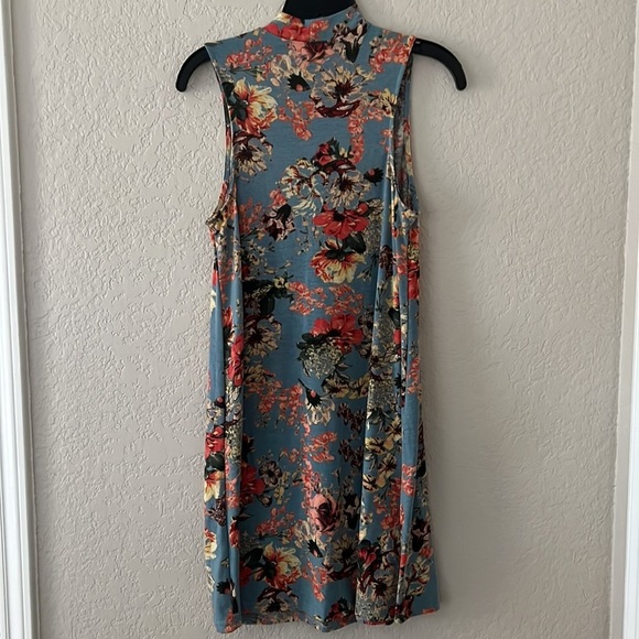 Angie Women’s Boho Floral Sleeveless Shift Dress. Blue multicolor. Size M - Picture 6 of 6